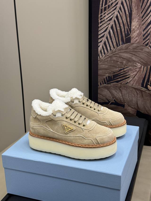 顶级版本 Prad A Fw24 皮毛一体系列 大底：真皮沿条+双色超轻tpu灌注底 鞋面：进口擦色牛绒+真澳洲羊羔毛 Size: 35-40 40 定做